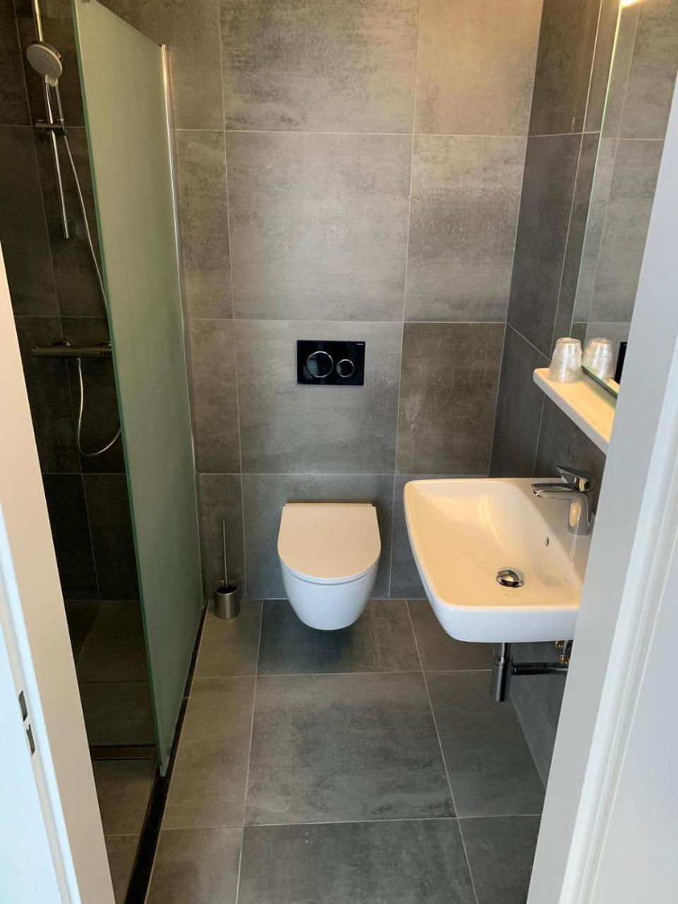 Hotel & Appartementen Royal Sas van Gent Екстер'єр фото